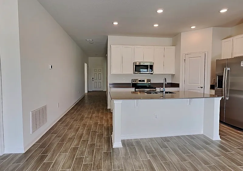 3 bed, 2.0 bath, 1555 sqft, $1,800 — Photo 4