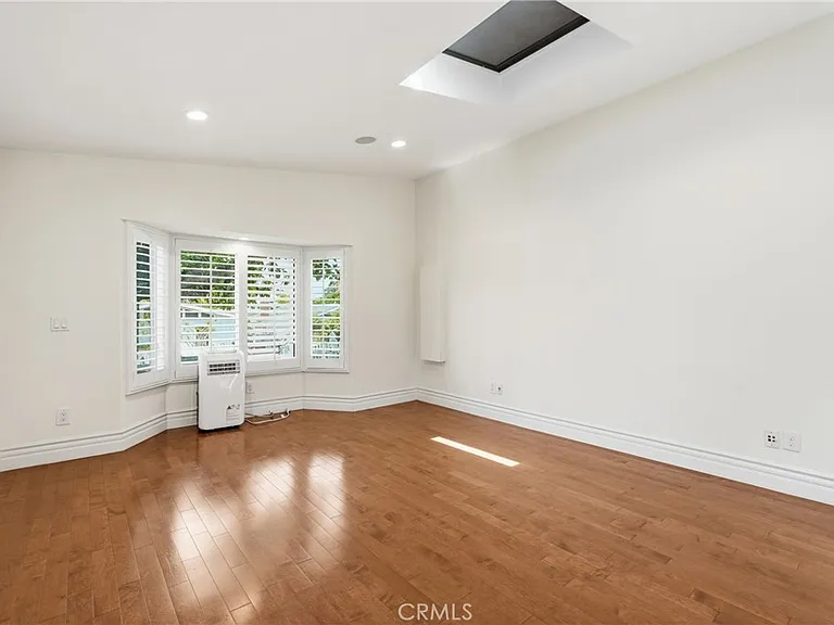 926 N Rowell Ave — Photo 18