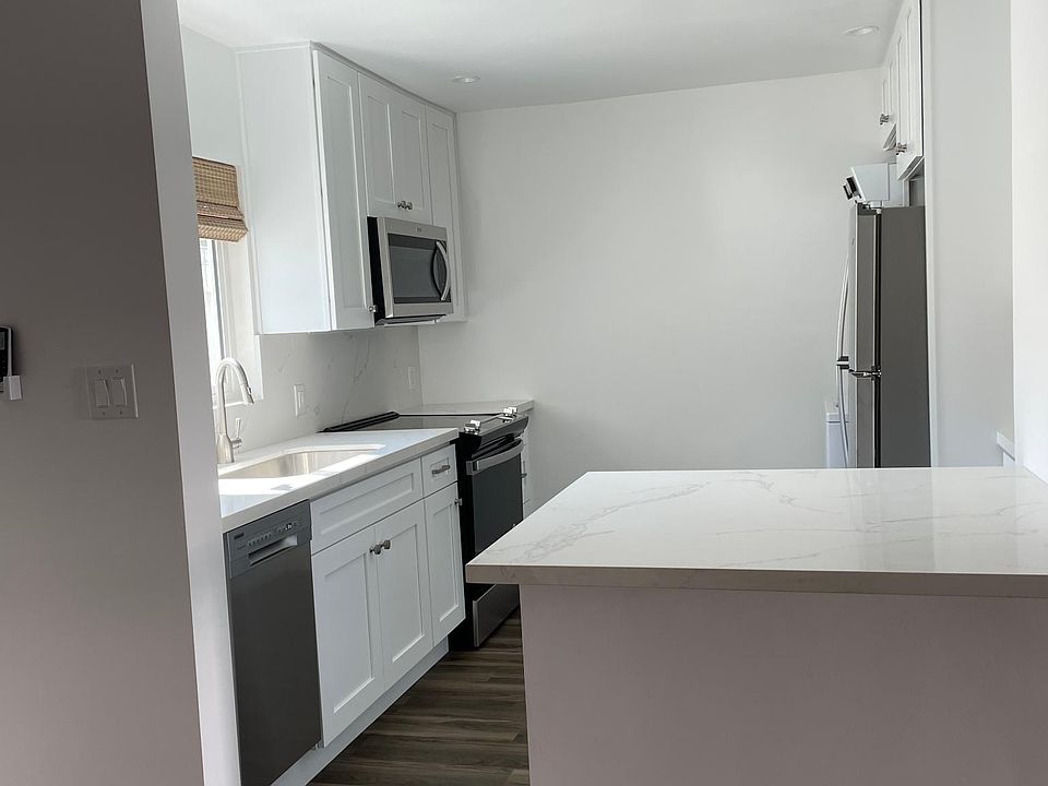 3008 Exposition Blvd APT B, Santa Monica, CA 90404 | Zillow