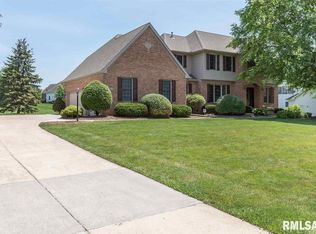 4977 Blackhawk Trail Ct, Bettendorf, IA 52722