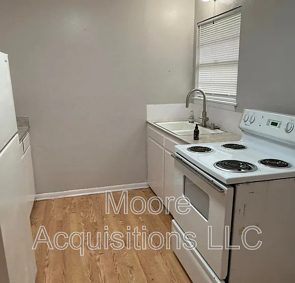 415 W Rainey St #B — Photo 7