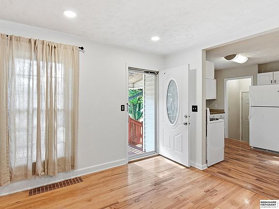 4th image of 1344 S 52nd Ave