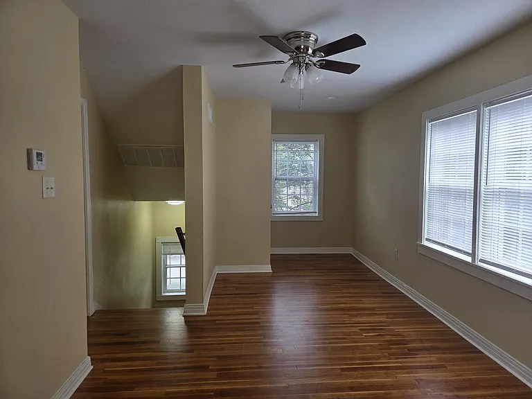 800 Lewis St #B — Photo 10