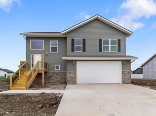 1004 S 11th Ave, Washington, IA 52353