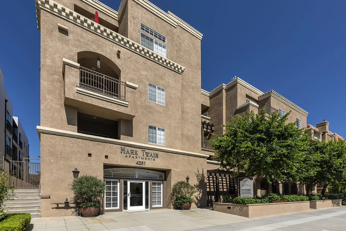 Apartments in Sherman Oaks, CA Exterior - Street View of Community Buildings and Entrance.jpg - 4251 Fulton Ave