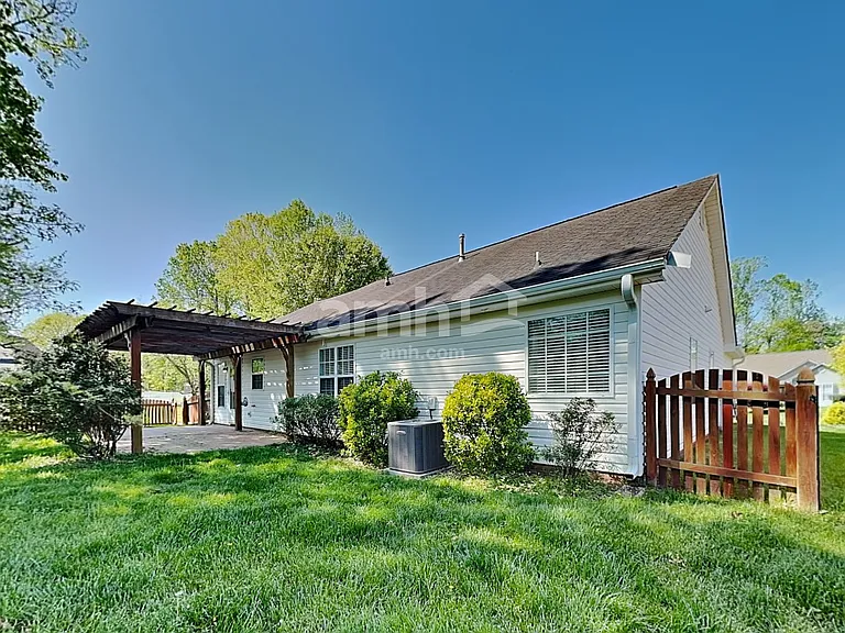1795 Pebble Run Ln — Photo 17