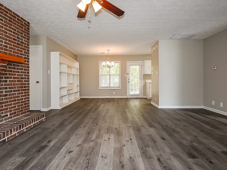 5406 Cindy Ln SE — Photo 3