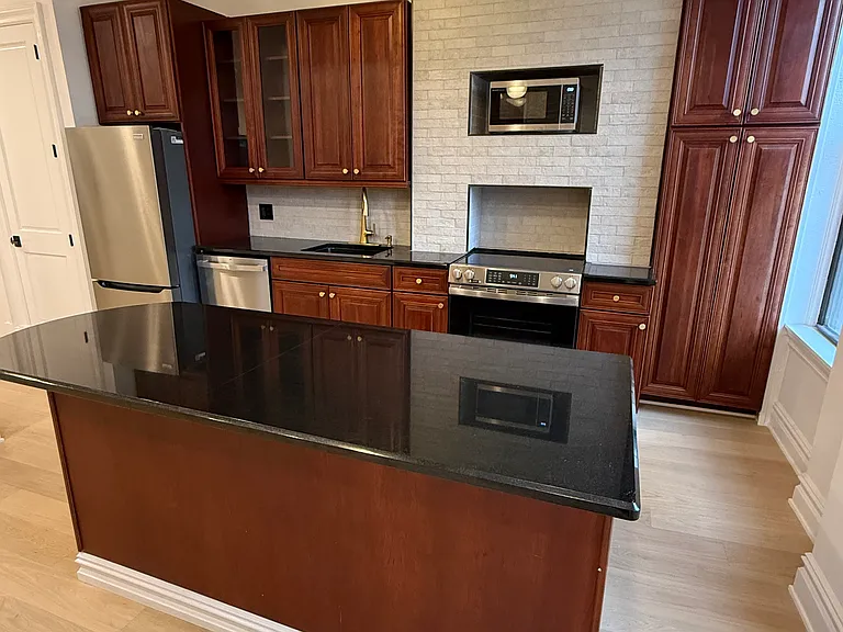 130 Calyer St #2 — Photo 4