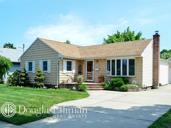2nd image of 23 Beachwood Dr