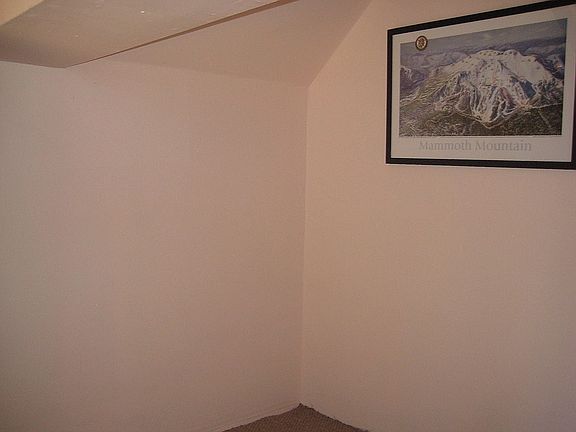 5th image of 822 W Country Club Blvd