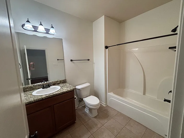 510 Greenwich Dr — Photo 12
