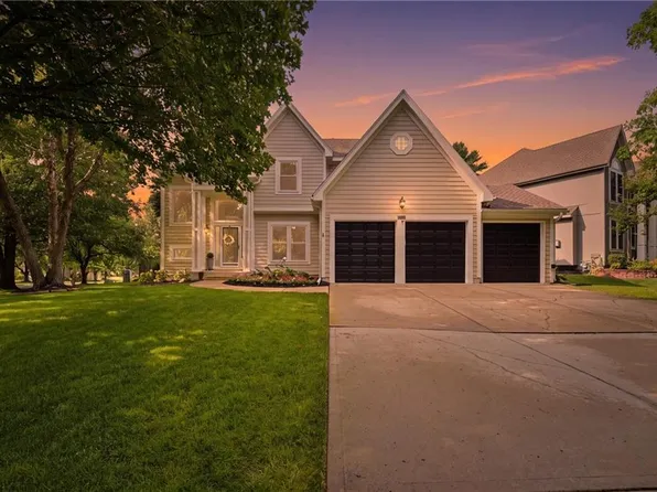 5120 W 158th St, Overland Park, KS 66224