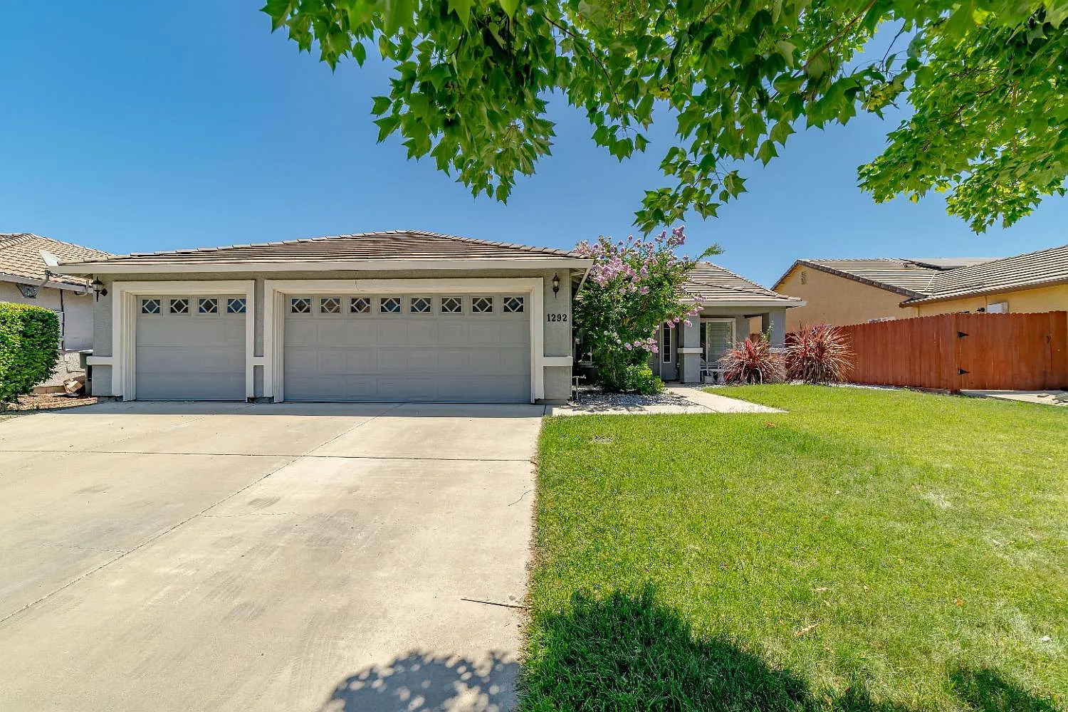 1292 Jodi Dr photo 1