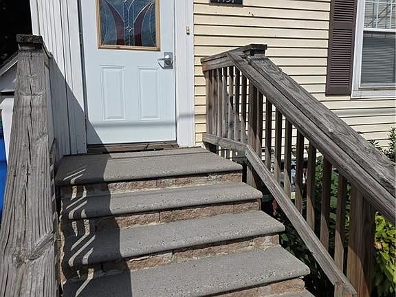 2nd image of 1431 Smithfield Ave APT 2F