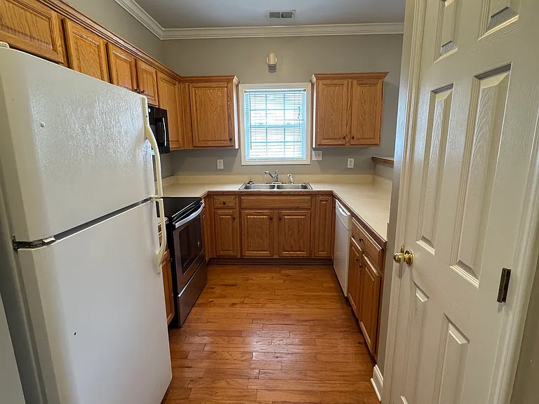 223 Milford Dr — Photo 8