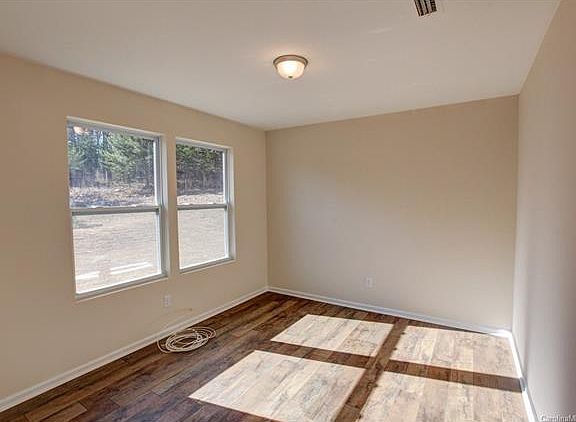 4th image of 2207 Lake Vista Dr