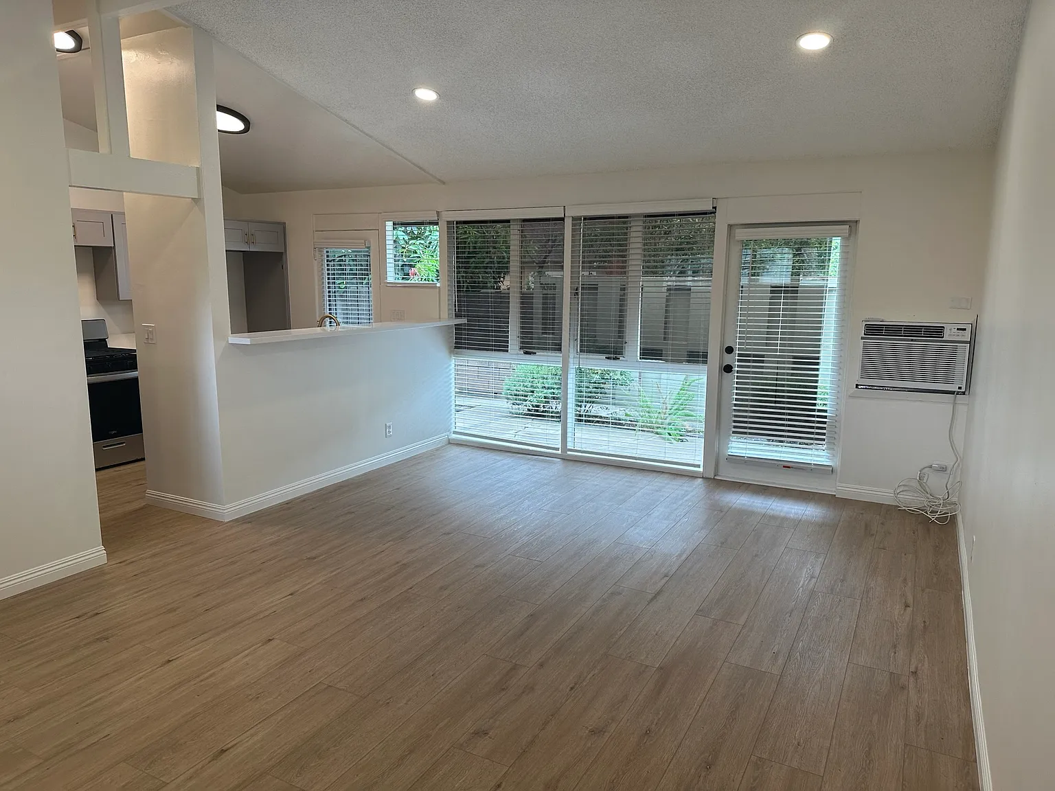 1 bed, 750 sqft, $1,895 — Photo 3