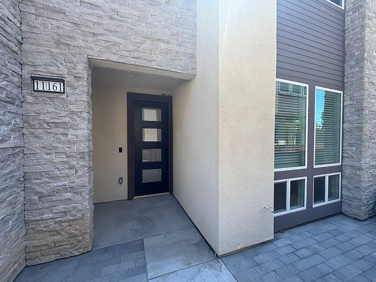 11161 Akarna Ct — Photo 3