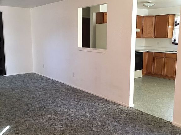 3rd image of 991 Southside Dr