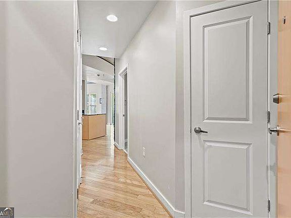 3rd image of 250 Pharr Rd #208