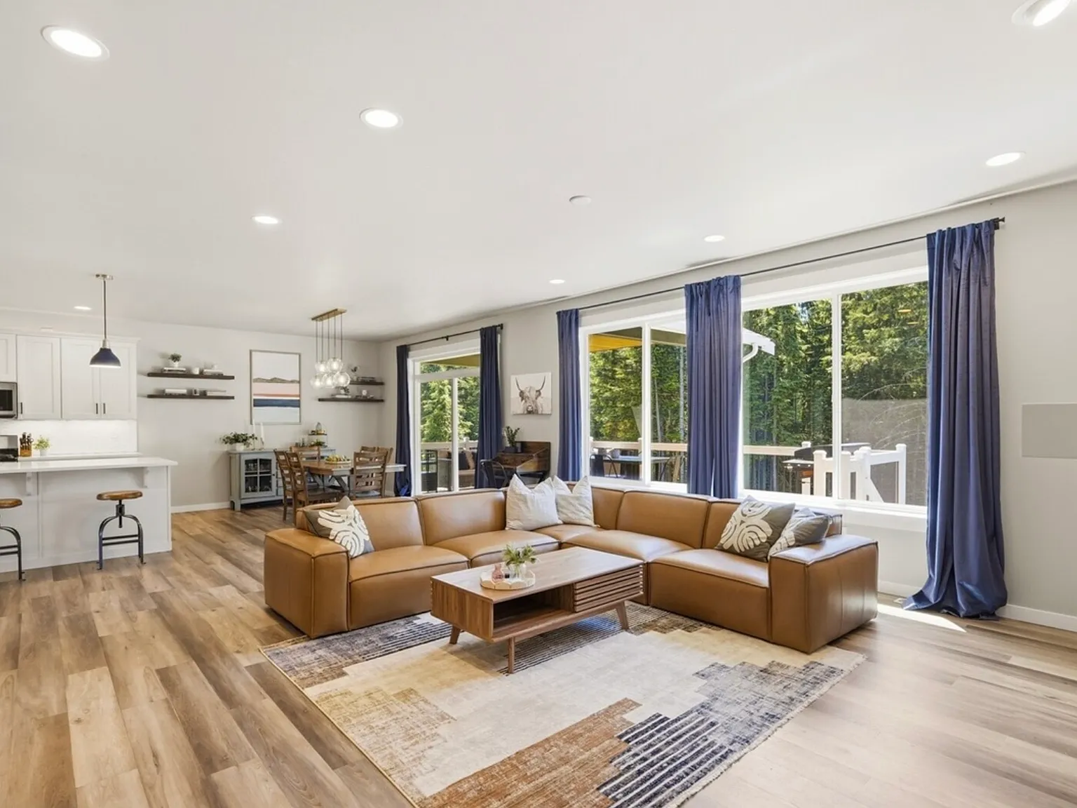 4 bed, 3284 sqft, $4,500 — Photo 4