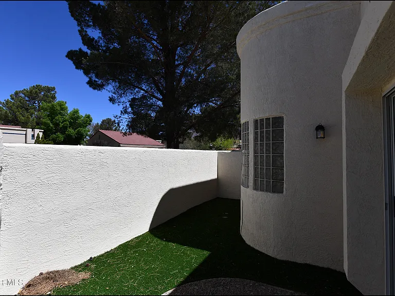 1004 Los Jardines Cir — Photo 27