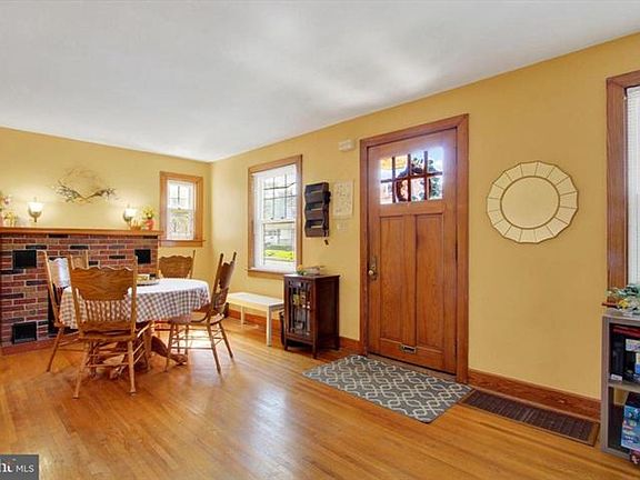 3rd image of 105 Allegheny Ave