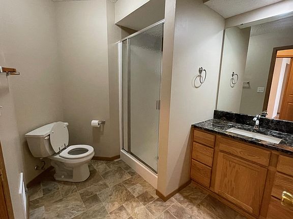 4th image of 880 Lyn Way Unit 109