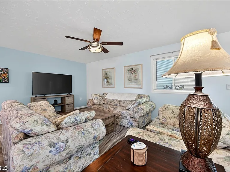 3864 Royal Palm Dr — Photo 11