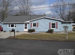 695 Bussing Ln, Coldwater, MI 49036
