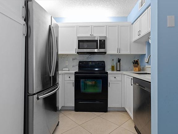 5th image of 5415 Verona Dr APT C