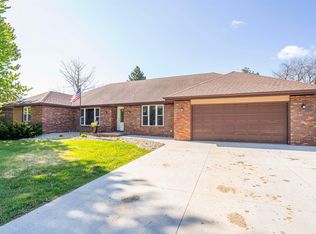 1320 Kahler Ct, Sheldon, IA 51201