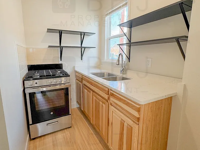 219 E Burkitt St — Photo 17