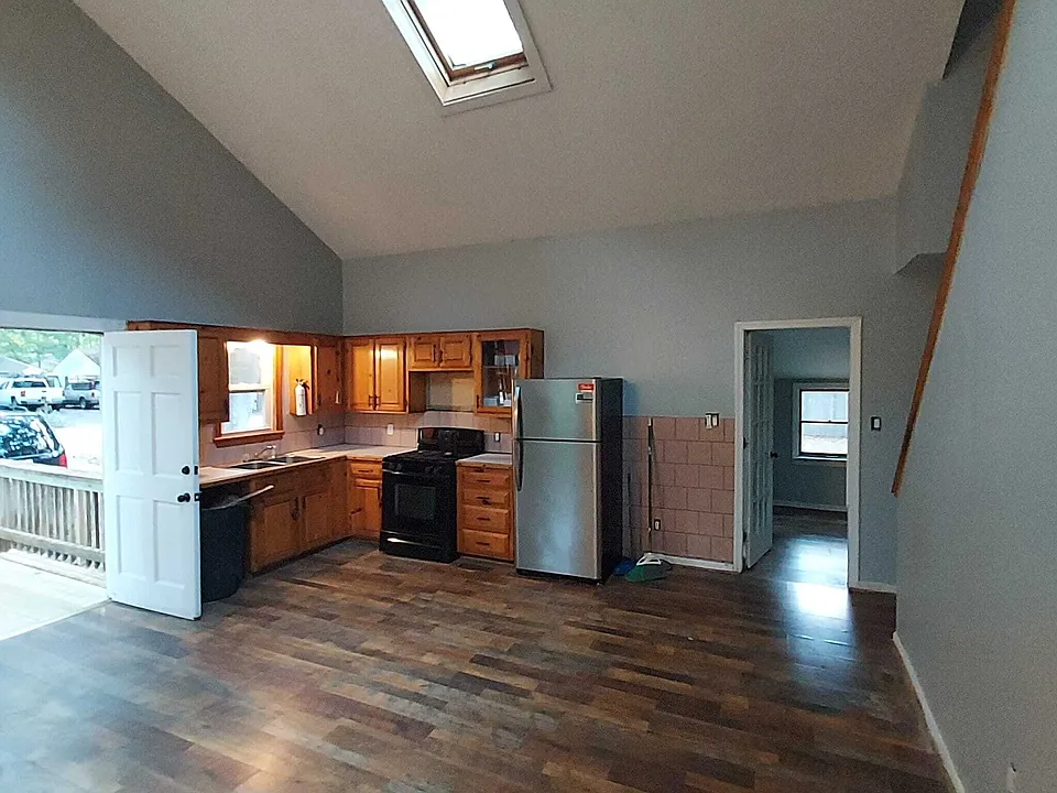 136 Robin Rd