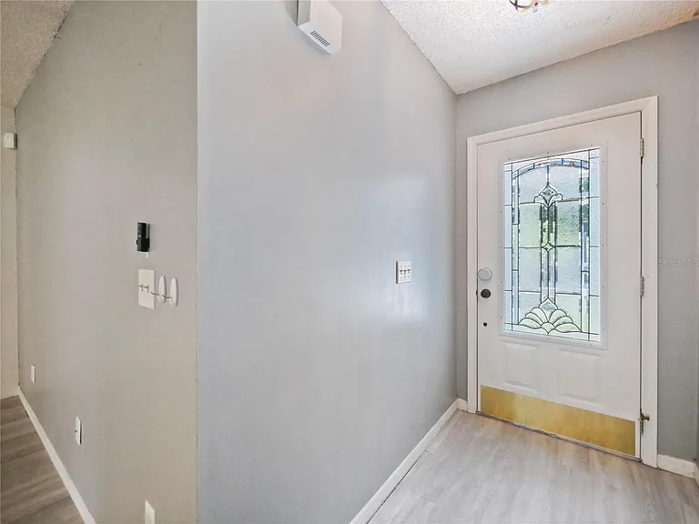 240 Maureen Dr — Photo 46