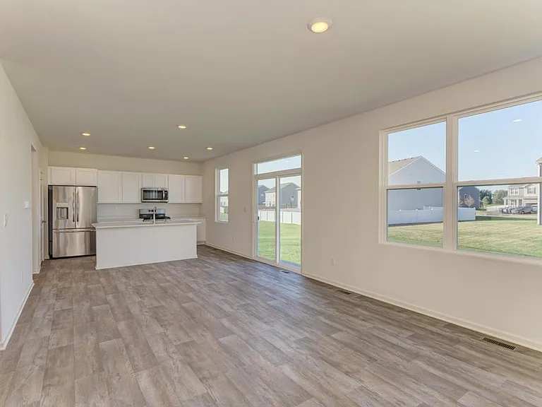 1870 Canyon Creek Dr — Photo 2