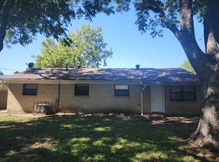 6713 Plantation Rd, Forest Hill, TX 76140