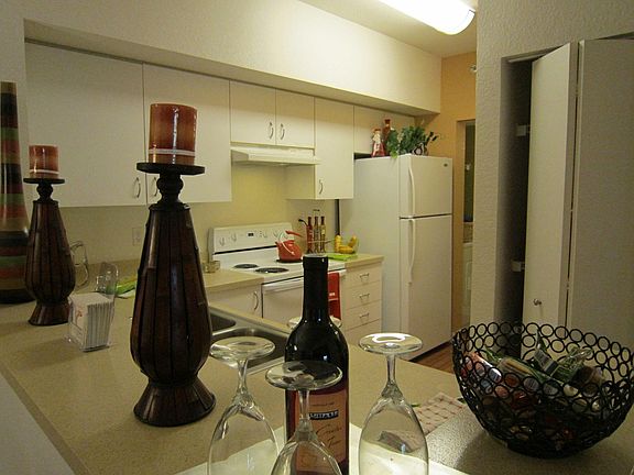 2nd image of 5501 110th Ave #D6bs2zfeu