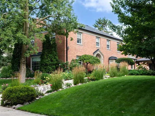 3954 North Harcourt PLACE, Shorewood, WI 53211