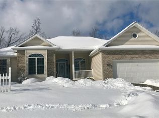 4096 Woodsdale Ave, Erie, PA 16510