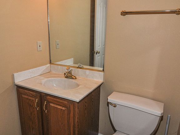 4th image of 1404 Fairfax Dr