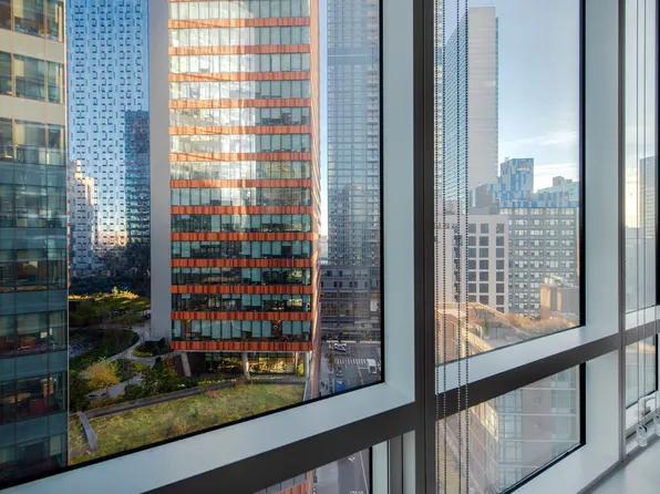 27-17 42nd Road image 6 of 6