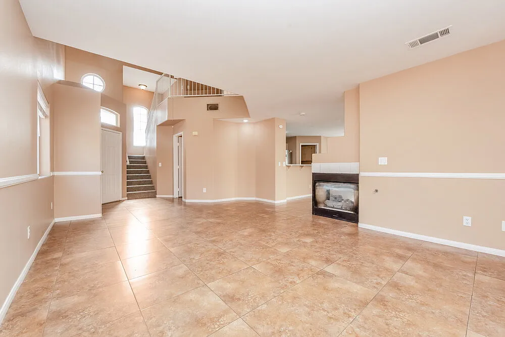 3 bed, 2.5 bath, 2098 sqft, $2,470 — Photo 4
