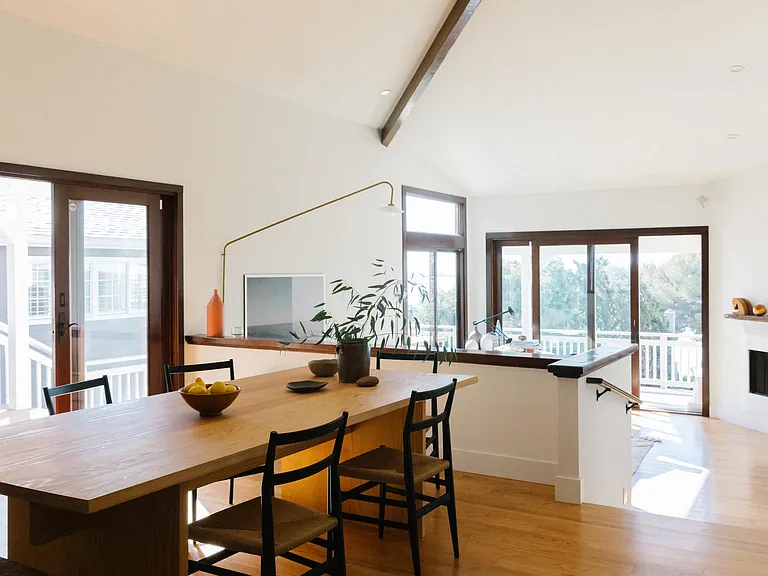 2521 Whitney Ave — Photo 25