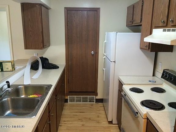 5th image of 11343 40th Ave #6