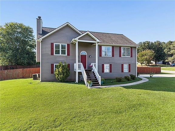 2nd image of 652 Thorn Brook Rdg