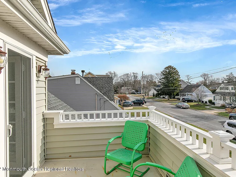 812 Claridge Dr — Photo 23