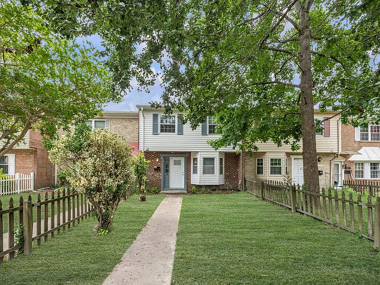 817 Biltmore Dr — Photo 3