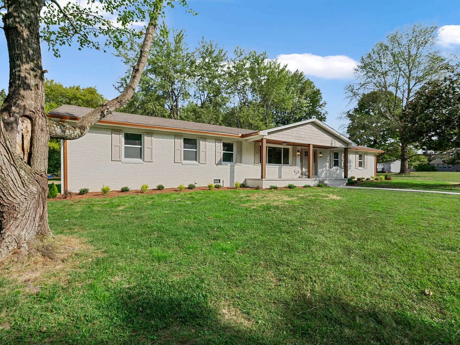 460 Hilltop Trail — Photo 2