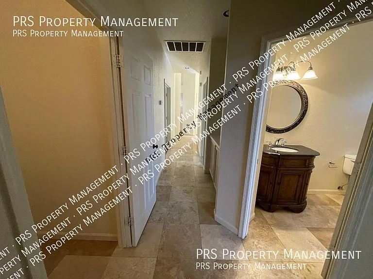 629 S Oak St — Photo 8